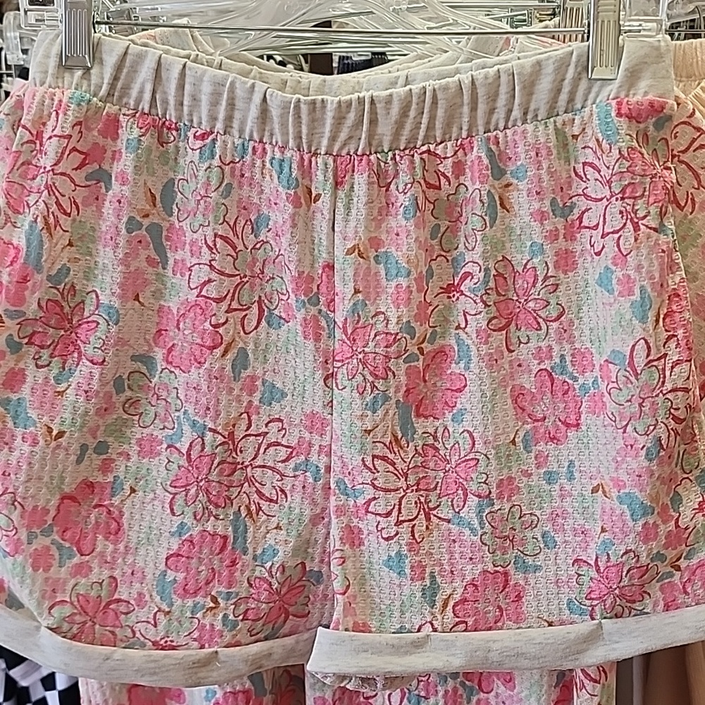 New Heimish Floral Shorts (Matching Shirt Posted Seperately) - Picture 3 of 3